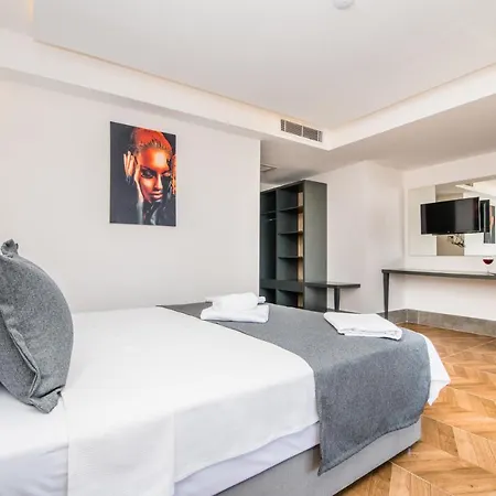 Fly Hotel